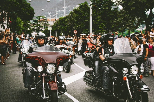 black-and-red-touring-motorcycle-1796300